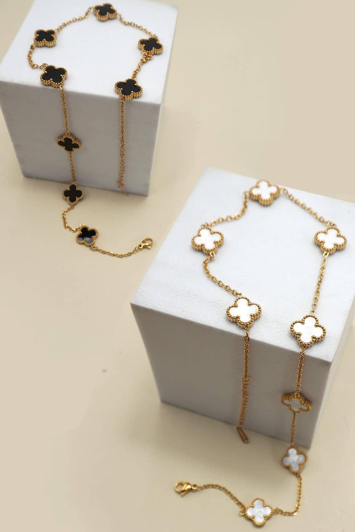 CLOVER NECKLACE-black