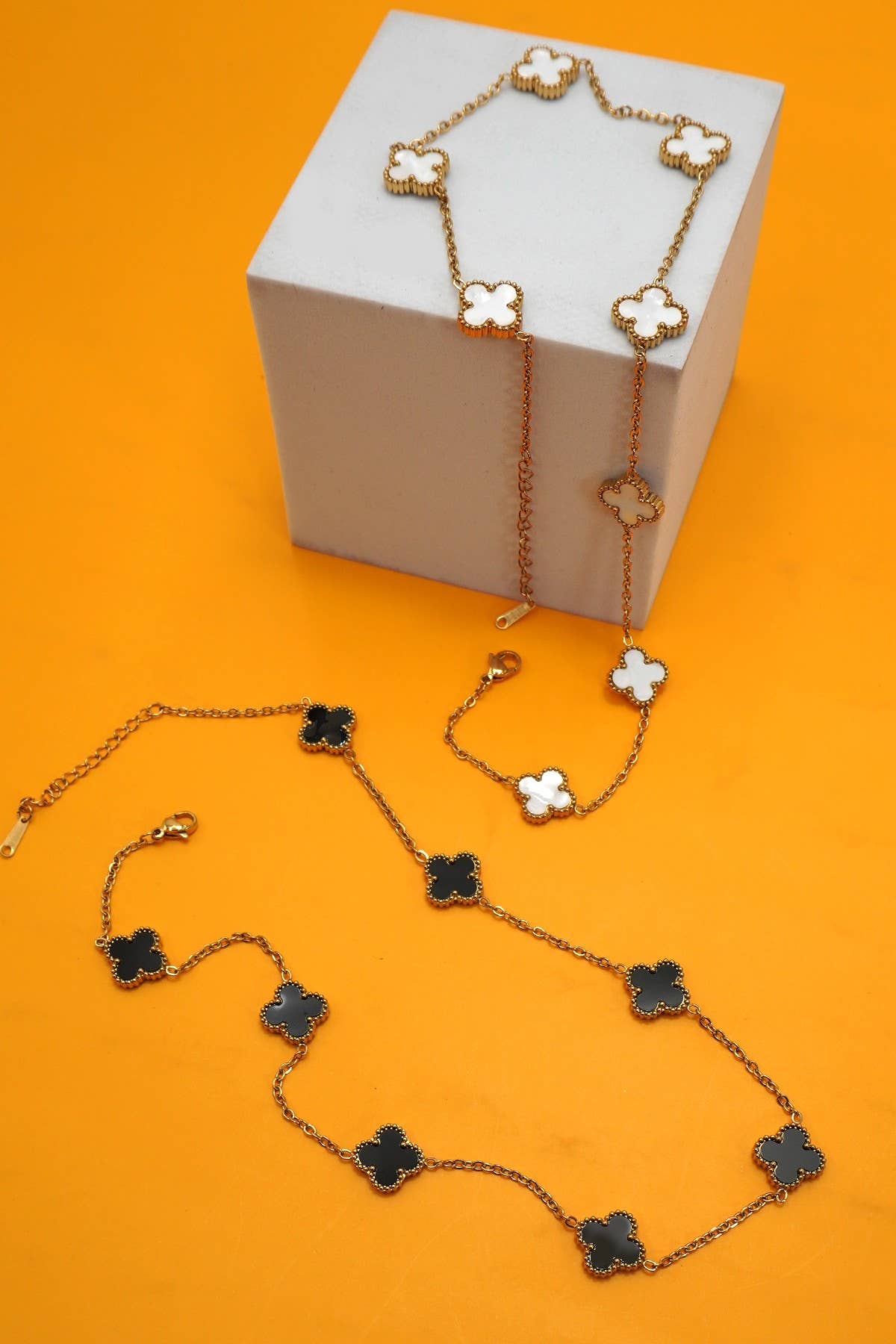 CLOVER NECKLACE-black