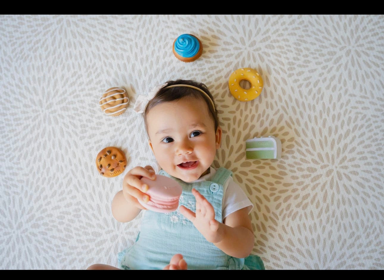 Macaroon Teether