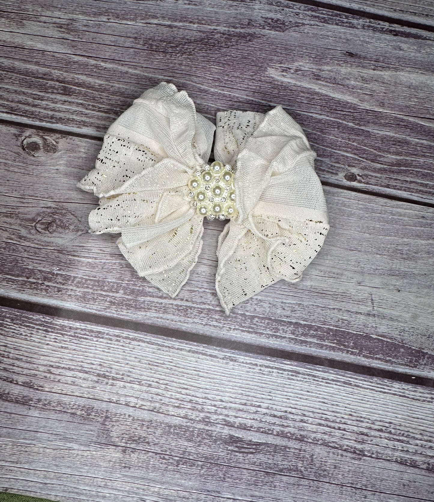 Pearl Ruffle Clip Bow