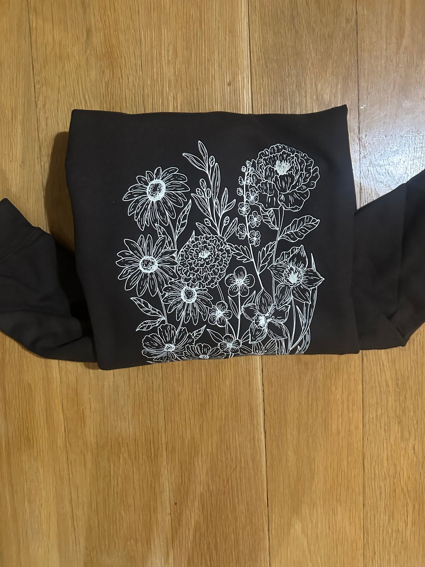 DOORBUSTER $15 Ivory Bouquet Sweatshirt